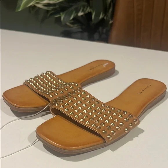 NWOT Tahari Gold Studded Sandals - Picture 2 of 9